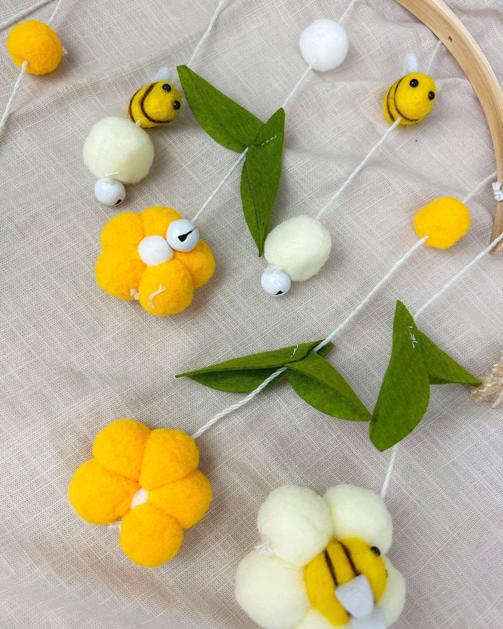 - Baby Bee Nursery Mobile with Plush Bees and Flowers Storkke