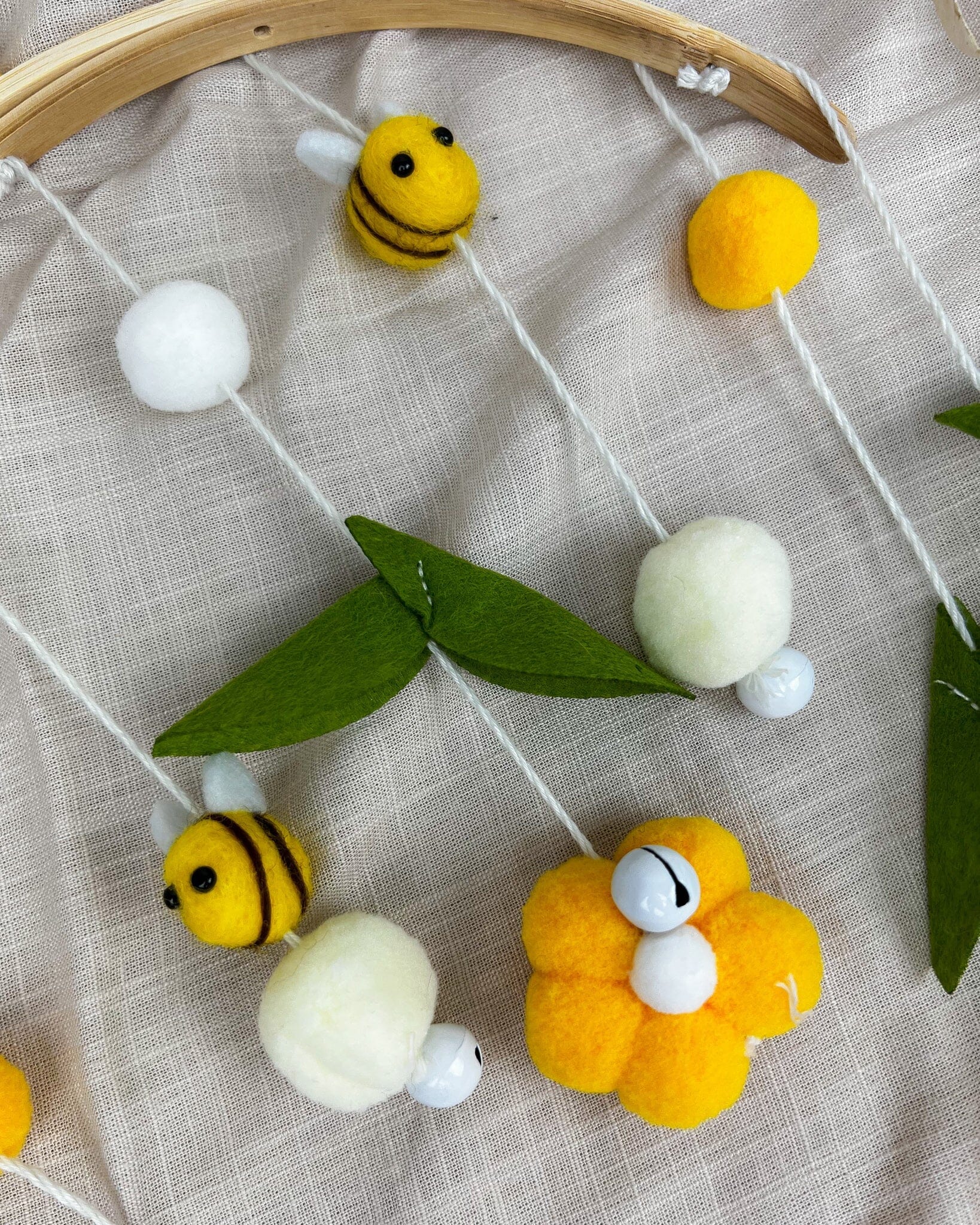 - Baby Bee Nursery Mobile with Plush Bees and Flowers Storkke